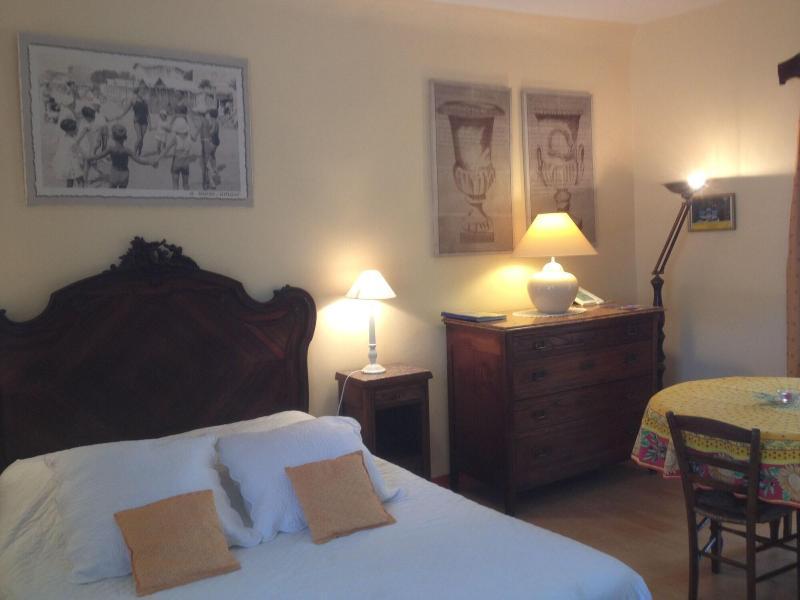 บีแอนด์บี อบอุ่น เงียบสงบ พร้อมครัวและสระว่ายน้ำ Bed & Breakfast กราส ภายนอก รูปภาพ